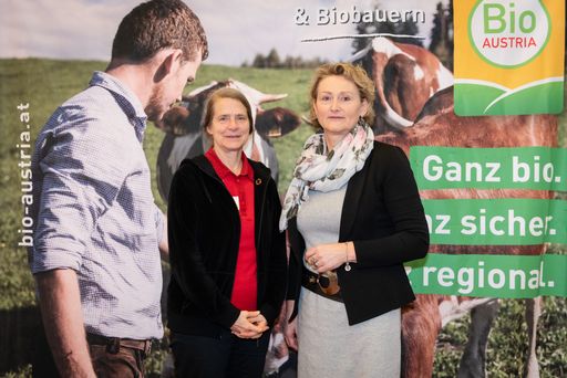 Vorschau Bild von Em.O.Univ.Prof. Dr. Helga Kromp-Kolb und BIO
AUSTRIA Obfrau Gertraud Grabmann bei den BIO AUSTRIA Bauerntagen
2020