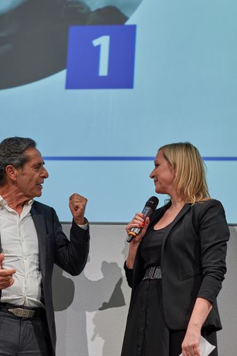 Nicoletta Cimmino, die Journalistin des Jahres, und Radiopionier
Roger Schawinski Weiterer Text über ots und
www.presseportal.de/nr/66148 / Die Verwendung dieses Bildes ist für
redaktionelle Zwecke honorarfrei. Veröffentlichung bitte unter
Quellenangabe: "obs/Medienfachverlag Oberauer GmbH/Samir
Seghrouchni"