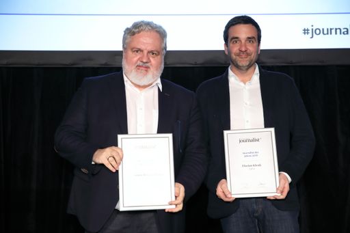 Vorschau Bild von APA-CR Johannes Bruckenberger wurde als
Chefredakteur des Jahres 2019 ausgezeichnet; im Bild mit
Falter-Chefredakteur Florian Klenk auf Rang 2.