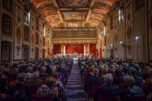 Vorschau Bild von Der weltbekannte Haydnsaal wird für
unterschiedliche Veranstaltungen und Formate, wie zum Beispiel die
Konzertreihe classic.Esterhazy oder das HERBSTGOLD - Festival in
Eisenstadt, das ganze Jahr über gerne besucht.