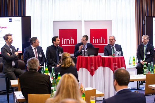 Vorschau Bild von es diskutierten: DI Prok. Christian Diewald,
Geschäftsführer, Bombardier Transportation Austria Stefan
Hutschinski, Obmann, VÖK - Verband österreichischer
Kraftfahrzeugbetriebe Mag. Dr. Ludwig Richard, Geschäftsführer, Dr.
Richard Linien GmbH Dr. Josef Fiala, Vorstand, Asfinag Christian
Sagmeister, Geschäftsbereichsleiter Bahnsysteme, ÖBB Infrastruktur