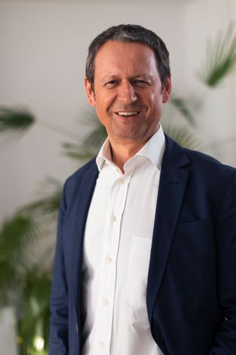  Josef Pfabigan, 57, wird neuer
Vorstandsvorsitzender von VIER PFOTEN International