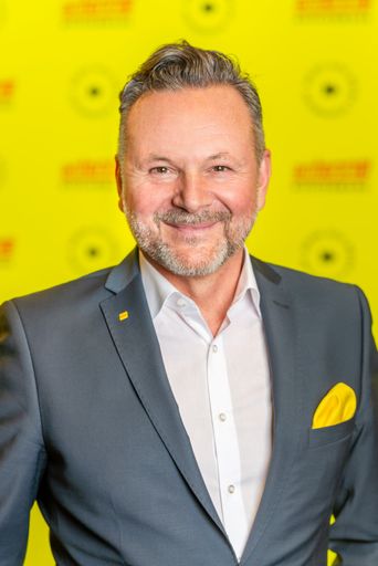 Vorschau Bild von job:_Antenne_Steiermark-000800_1_Teamfotos_Radiotest-©Foto_Jörgler_e
.U. /client:_Antenne_Steiermark_/_Copyright:_©Foto_Jörgler_e.U.