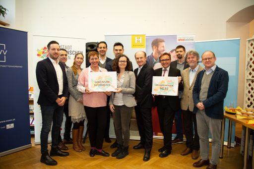Markus Prinz, Country Manager Österreich Tipico, Stefano Massera,
Erste Bank - Social Banking, Johanna Fangl, Wirtschaftskammer Wien,
Fachgruppengeschäftsführerin Freizeit- und Sportbetriebe, Gerti
Schmidt, Wirtschaftskammer Wien, Fachgruppe Wien der Freizeit und
Sportbetriebe, Sharif Shoukry, Geschäftsführer des Österreichischen
Sportwettenverbandes, Emil Diaconu, Geschäftsführer Social City
Wien, Jenny Vertefeuille, Projektleiterin Stadtmenschen Wien,
Richard Gauss, Bereichsleiter – Geschäftsgruppe Soziales, Gesundheit
und Sport; Abteilungsleiter MA 24 – Gesundheits- und Sozialplanung
und Präsident Anton Proksch Institut,