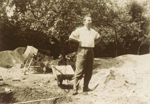  Günter Fronius legte 1945 den Grundstein für die
Fronius International GmbH, die heute weltweit zu den
Innovationsführern in den Bereichen Schweißtechnik, Photovoltaik und
Batterieladetechnik zählt.