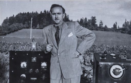 Vorschau Bild von Mit einer Fach-Reparaturwerkstätte für Radio- und
Elektrotechnik gestartet, sprach Günter Fronius mit seinen
Batterielade- und Schweißgeräten bald eine große Zahl an Kunden an.
