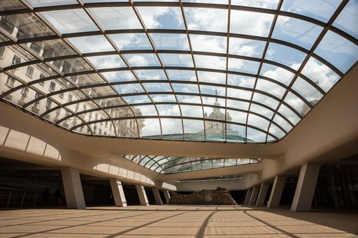 Vorschau Bild von Johannes Baar-Baarenfels wurde unter 40
renommierten internationalen Architekten als einziger Österreicher
eingeladen, sein Projekt „Sofia Serdika“ in Moskau auszustellen. Bei
den Glasgitterschalen in Sofia handelt es sich laut Financial Times
um „ein Highlight der Ausstellung“.