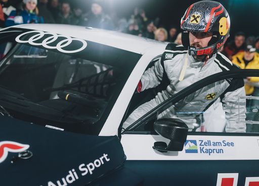 Marcel Hirscher gab im Audi S1 EKS WRX quattro sein
Debüt beim GP Ice Race Zell am See-Kaprun und begeisterte vor 16.000
Zusehern