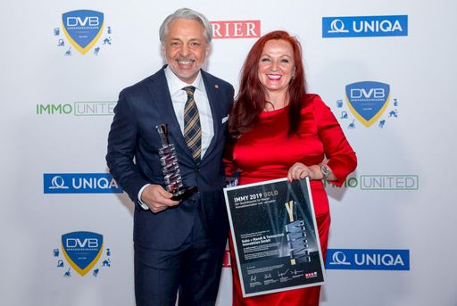 Ferenc Sabo & Evelyn Mandl mit dem IMMY 2019 in
Gold