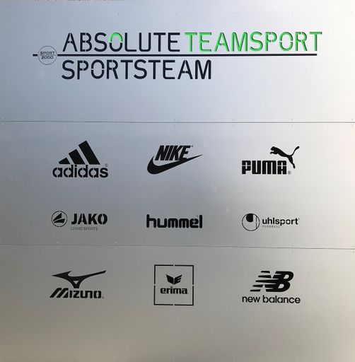 Vorschau Bild von Kundinnen und Kunden erwarten im „ABSOLUTE TEAMSPORT Sportsteam“
in Ried im Innkreis Top-Marken, wie etwa Nike, Adidas, Puma,
Derbystar, Erima, Jako, Hummel und viele mehr.