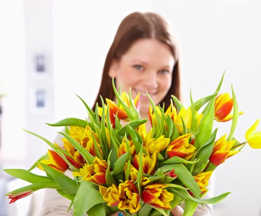 Vorschau Bild von Ein Strauß bunter Tulpen ist etwas Besonderes zum
Valentinstag