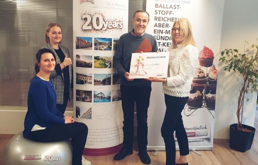  Bewerten wird belohnt! Unter allen
Umfrageteilnehmern wurde ein Reisegutschein im Wert von € 3.000, -
verlost. Heuer ist Franz N. der glückliche Gewinner.