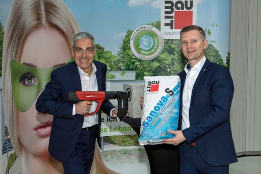 Vorschau Bild von von links: Mag. Georg Bursik, Geschäftsführer der
Baumit GmbH und Baumit Vertriebsleiter Rudolf Ofenschiessl
präsentierten die Baumit Innovationen 2020