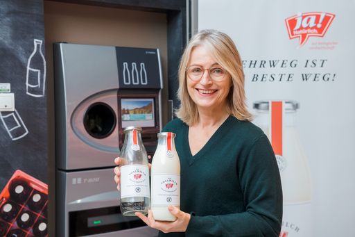  Martina Hörmer mit Ja! Natürlich Mehrwegglasflasche
Milch