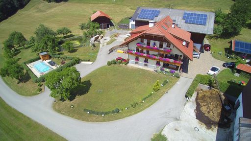 Vorschau Bild von Der Gesundheitshof Lohninger in Mondsee mit seiner
Photovoltaikanlage
