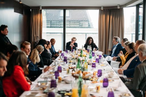 Vorschau Bild von Netzwerken und Frühstücken im Hotel Topazz mit dem
TEAM WERBUNG WIEN