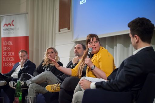 Vorschau Bild von Die Experten am Podium sprachen über neue
Kommunikationswege im digitalen Zeitalter.