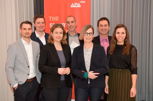 https://www.apa-fotoservice.at/galerie/22167
PR-Trendradar – Digitale PR heute und morgen: APA-Comm lud zu
Studienpräsentation und Expertentalk, v.l.n.r: Markus Setznagel
(Austrian Airlines), Alexander Raffeiner (Moderation), Julia
Wippersberg (APA-OTS), Klaus Candussi (atempo), Susanne Grof-Korbel
(bettertogether), Thomas Lutz (Microsoft Österreich), Lisa Patek
(Marketagent.com)