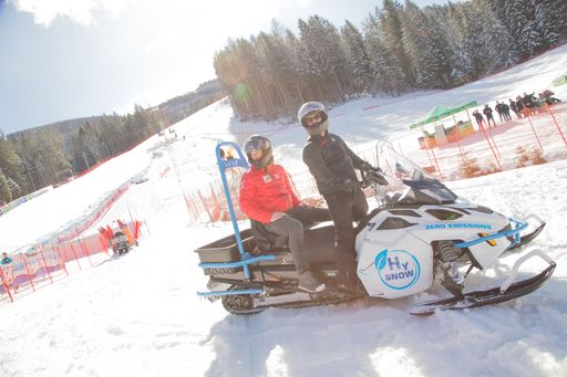 Vorschau Bild von Lynx HySnow mit Ski-Star und Pate des Lynx HySnow
Hannes Reichelt