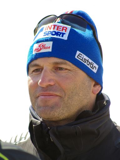 Vorschau Bild von Toni Giger in ungewohnter Rolle: Beim
HOGAST-Powertag erleben Mitglieder und Lieferpartner der
Einkaufsgenossenschaft den Starcoach als Seminarleiter.