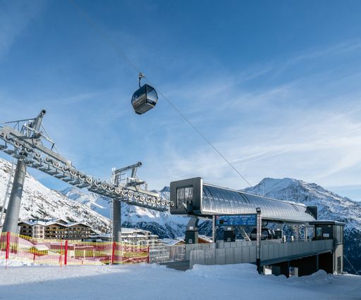  Das 4-Sterne-Skihotel Edelweiss in Hochsölden ist
nun mit der neuen Rotkogelbahn perfekt an das Skigebiet um das
Giggijoch angebunden.
