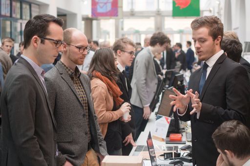 Vorschau Bild von Networking auf dem Innovation Day / (c) HTL Rennweg