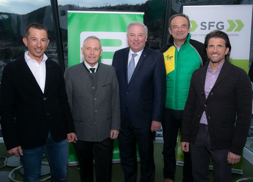 Fotohinweis (v.l.): Mag. Johannes Leitner
(Stadtamtsdirektor Schladming), DI Christian Purrer
(Vorstandssprecher Energie Steiermark), Landeshauptmann Hermann
Schützenhöfer, Dir. Georg Bliem (Geschäftsführer Planai-
Hochwurzenbahnen), Hannes Zeichen (Geschäftsführer Schladming
Innovations- und Entwicklungs GmbH), © Schladming Innovations- und
Entwicklungs GmbH