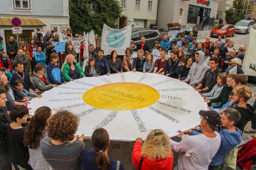  Ein wirksames Klimaprogramm für alle - alle müssen
mitanpacken, damit das 'Sprungtuch' für die Erde gut gespannt ist.