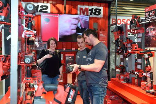 Vorschau Bild von Markenprodukte in eigenen Markenwelten zeichnen den
Fachmarkt aus und insbesondere der Trend zu leistungsfähigen
Akkumaschinen hält weiterhin an.