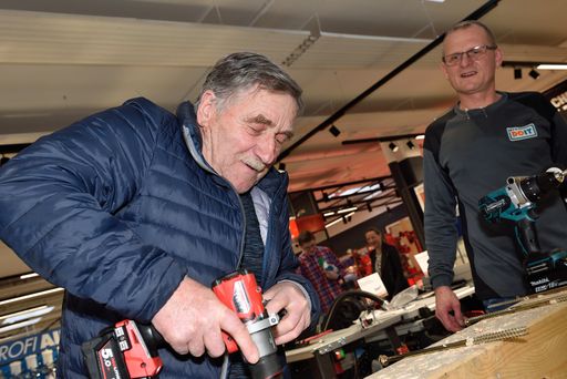Vorschau Bild von Das Ausprobieren aller angebotenen Werkzeuge wird
im neuen LET'S DOIT Fachmarkt Hartberg großgeschrieben.