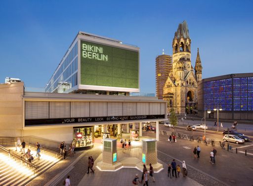Vorschau Bild von CityTrees am BIKINI Berlin / Weltpremiere in Berlin: Green City
Solutions launcht den ersten serienreifen CityTree / Weiterer Text
über ots und www.presseportal.de/nr/142367 / Die Verwendung dieses
Bildes ist für redaktionelle Zwecke honorarfrei. Veröffentlichung
bitte unter Quellenangabe: "obs/Green City Solutions"