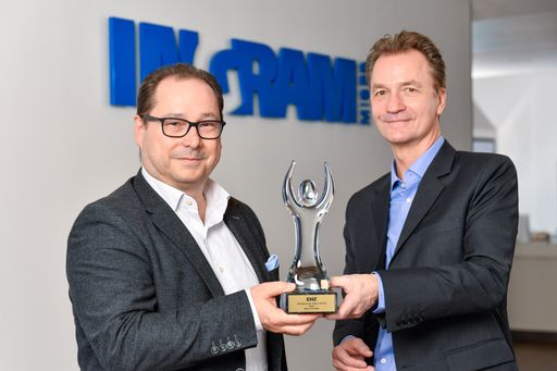 v.l.n.r.: Adolf Markones, Executive Managing Director Ingram
Micro Österreich & Stefan Wiza, EHZaustria
