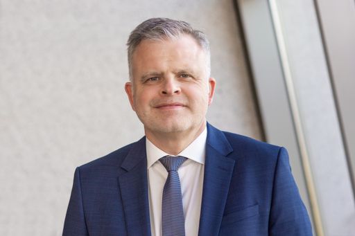 Dirk Lange, 50, leitet seit dem 1. Januar 2020 als Managing
Director die Central Europe Region des Multitechnologieunternehmens
3M. Foto: 3M. Weiterer Text über ots und
www.presseportal.de/nr/13650 / Die Verwendung dieses Bildes ist für
redaktionelle Zwecke honorarfrei. Veröffentlichung bitte unter
Quellenangabe: "obs/3M Deutschland GmbH/3M / Hanna Witte"