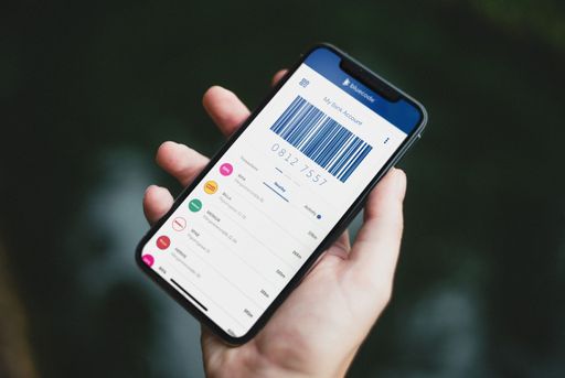 Bluecode ermöglicht berührungsloses Bezahlen per
iPhone und Android-Smartphone ohne PIN-Eingabe am Terminal