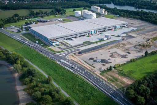 Duisbur / Größter Ericsson-Supply-Hub Europas in Duisburg /
Weiterer Text über ots und www.presseportal.de/nr/13502 / Die
Verwendung dieses Bildes ist für redaktionelle Zwecke honorarfrei.
Veröffentlichung bitte unter Quellenangabe: "obs/Ericsson GmbH/VCK
Logistics"