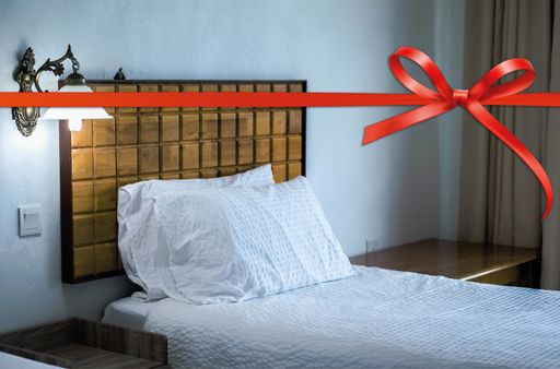 Symbolbild: Über den Gutscheinvermarkter Hoxami
finanzieren Hoteliers bestimmte Leistungen mit Zimmernächten auf
Gutscheinbasis. Agenturleistungern von NCM (wie Online-Marketing,
Webseite, SEO oder Ads) können über dieses System mit ansonsten
leerbleibenden Zimmern bezahlt werden.