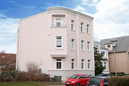 Vorschau Bild von Gründerzeitvilla in Cuxhaven - ein gelungenes Beispiel dafür, wie
man eine energetische Modernisierung dazu nutzen kann, ein Gebäude
optisch deutlich aufzuwerten. Weiterer Text über ots und
www.presseportal.de/nr/127642 / Die Verwendung dieses Bildes ist für
redaktionelle Zwecke honorarfrei. Veröffentlichung bitte unter
Quellenangabe: "obs/Brillux GmbH & Co. KG"