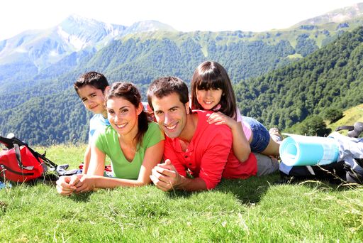  Österreichs Familien freuen sich bereits auf die
Urlaubszeit in der Heimat – in den Bergen und an den Seen!