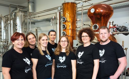 Vorschau Bild von Die beiden Besitzer der Distillery Krauss Carmen
und Werner Krauss mit ihrem genialen Team.