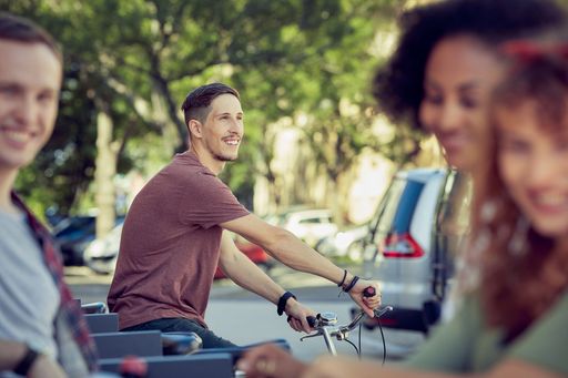 Vorschau Bild von Genieße die schönste Zeit des Jahres mit Freunden
und Familie.