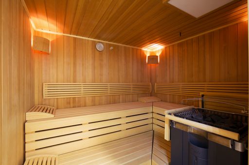 Vorschau Bild von Zur Erholung steht unseren Gästen Sauna,
Wellnessbereich und Gym kostenfrei zur Verfügung.