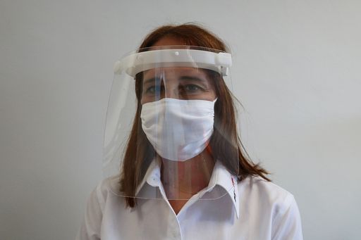  Gesichtsschutzschild aus Neutal im Burgenland,
Österreich. Innovative Spritzgusstechnik statt 3D-Druck
