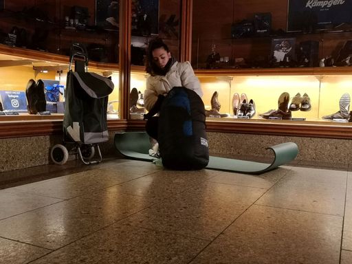 "Prominent und obdachlos". Weiterer Text über ots und
www.presseportal.de/nr/6605 / Die Verwendung dieses Bildes ist für
redaktionelle Zwecke honorarfrei. Veröffentlichung bitte unter
Quellenangabe: "obs/RTLZWEI"