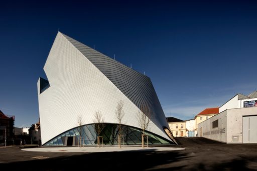 Vorschau Bild von Ausgezeichnetes Hochbauprojekt: Die Landesgalerie
Niederösterreich in Krems überzeugte die Jury in allen Kategorien
und aufgrund des vorbildlichen Einsatzes von Transportbeton – ein
nachhaltiges Kunstwerk aus Beton.