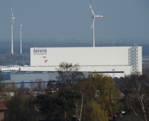 Laverana Produktions- und Logistikzentrum in Bantorf /
Naturkosmetikhersteller Laverana produziert für Niedersachsen
35.000l Desinfektionsmittel lavera hilft und spendet rund 20.000
Pflegeprodukte für Gemeinnützige Organisationen. Weiterer Text über
ots und www.presseportal.de/nr/64783 / Die Verwendung dieses Bildes
ist für redaktionelle Zwecke honorarfrei. Veröffentlichung bitte
unter Quellenangabe: "obs/Laverana GmbH/Laverana GmbH & Co KG"