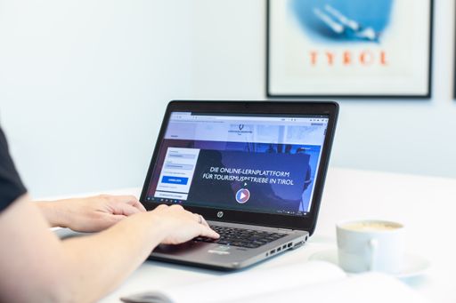 Die eVermieterakademie bietet digitale
Weiterbildungsangebote für alle Tiroler Vermieterinnen und
Vermieter.