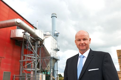  Die NAWARO ENERGIE sichert die regionale
Energieversorgung und schafft als Leitbetrieb im Waldviertel
Arbeitsplätze und Wertschöpfung. Im Bild Geschäftsführer
Hans-Christian Kirchmeier.