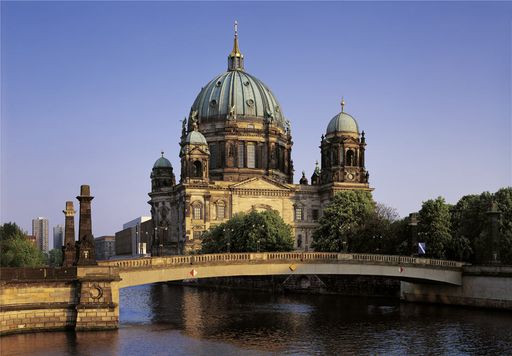 Berliner Dom-Gottesdienst live bei Bibel TV / Übertragung am 10.
Mai ab 10.00 Uhr mit Domprediger Thomas C. Müller / Berliner Dom mit
Friedrichbrücke. Pressefoto zur Verfügung gestellt vom Berliner Dom,
Info zur Bildverwendung: www.berlinerdom.de/presse / Weiterer Text
über ots und www.presseportal.de/nr/55188 / Die Verwendung dieses
Bildes ist für redaktionelle Zwecke honorarfrei. Veröffentlichung
bitte unter Quellenangabe: "obs/Bibel TV/Katharina Dorn"