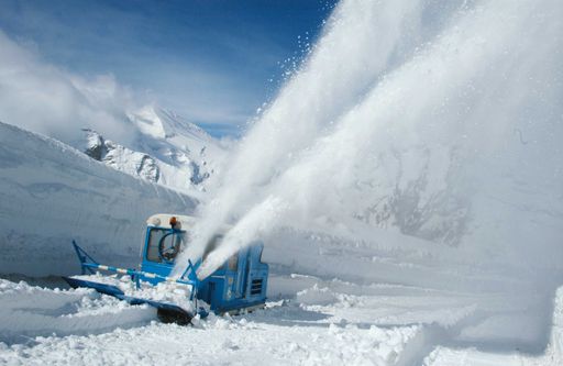 Vorschau Bild von Start der Frühjahrs-Schneeräumung an der
Großglockner Hochalpenstraße mit den Rotationspflügen "System
Wallack".