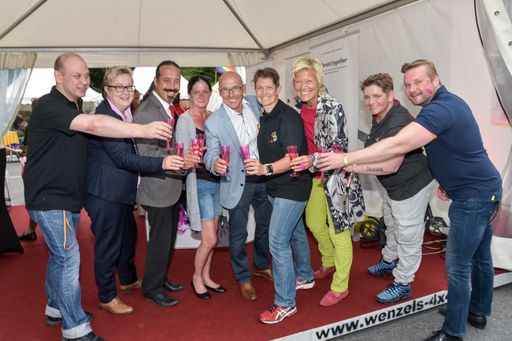 Vorschau Bild von Karl (M) beim BIPA Stand im Pride Village der
Regenbogenparade 2018